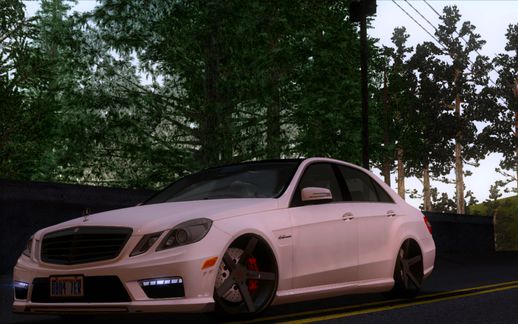 2011 Mercedes-Benz E63 AMG Vossen