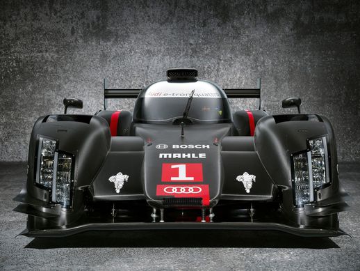 Race handling Audi R18 Le Mans