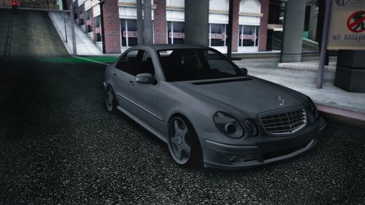 Mercedes Benz E320