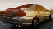 Mercedes Benz E63 W211 AMG