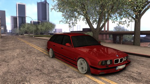 BMW e34 Touring Stance