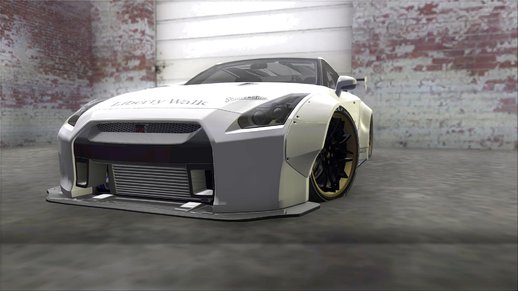 Nissan GT-R R35 LB Walk