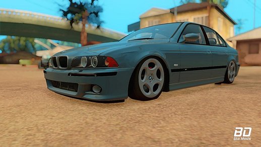 BMW M5 Stance
