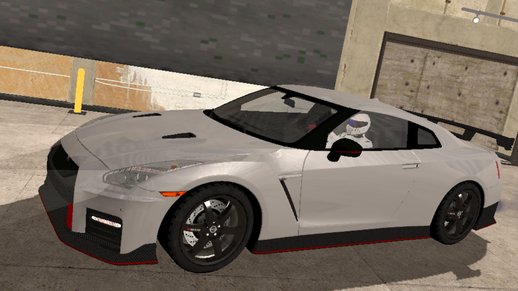 Nissan GTR R35 Nismo 2018 (rescaled) for mobile
