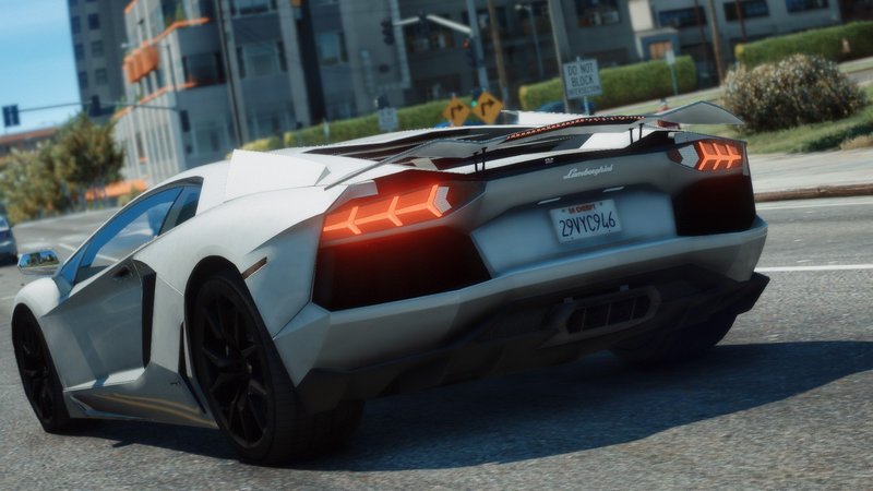 [صورة: 1644868325_2012-lamborghini-aventado_6.jpeg]